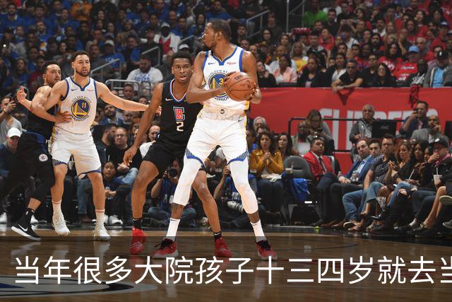 当年很多大院孩子十三四岁就去当兵，结果男孩和女孩结局大相径庭